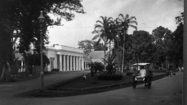 Gedung Volksraad pada tahun 1925, sekarang berubah menjadi Gedung Pancasila